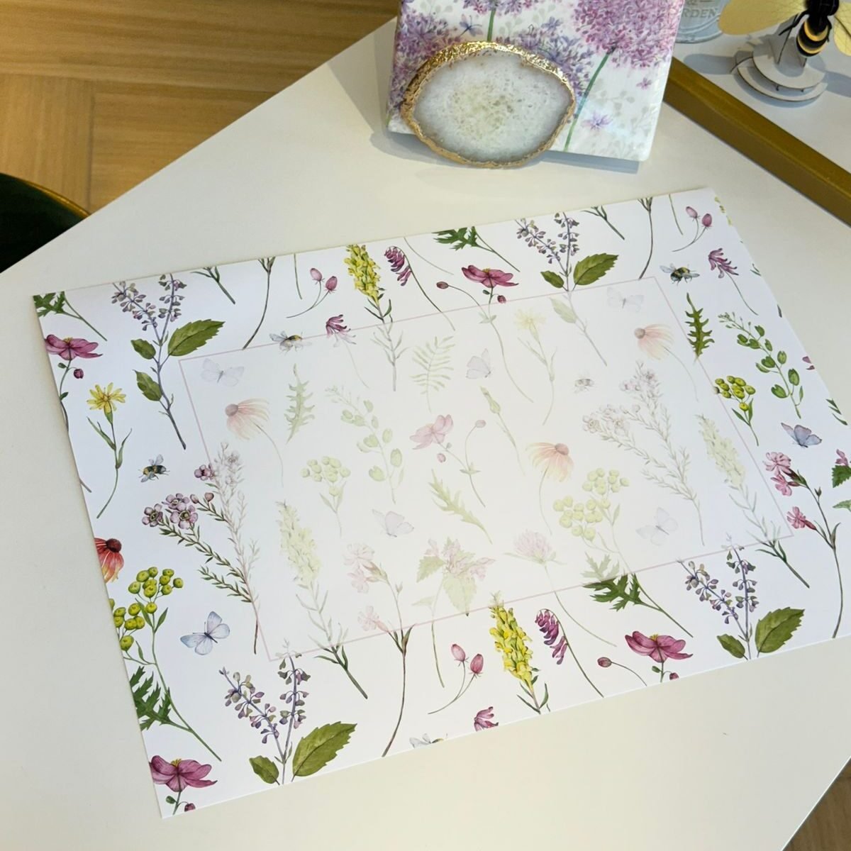 KIT COM 24 LUGARES AMERICANOS DESCARTÁVEIS FLORES DELICADAS