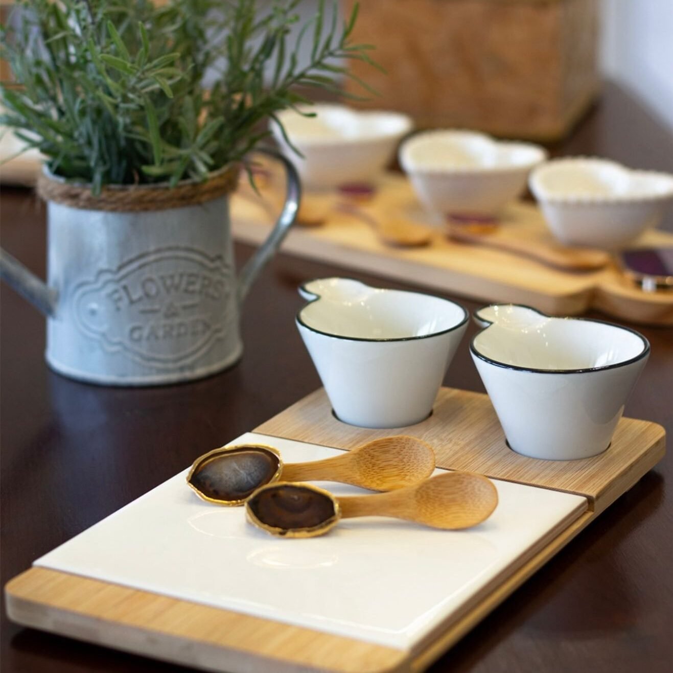 KIT PARA PETISCOS 5 PEÇAS EM BAMBU COM TÁBUA DE 26CM – NATURAL