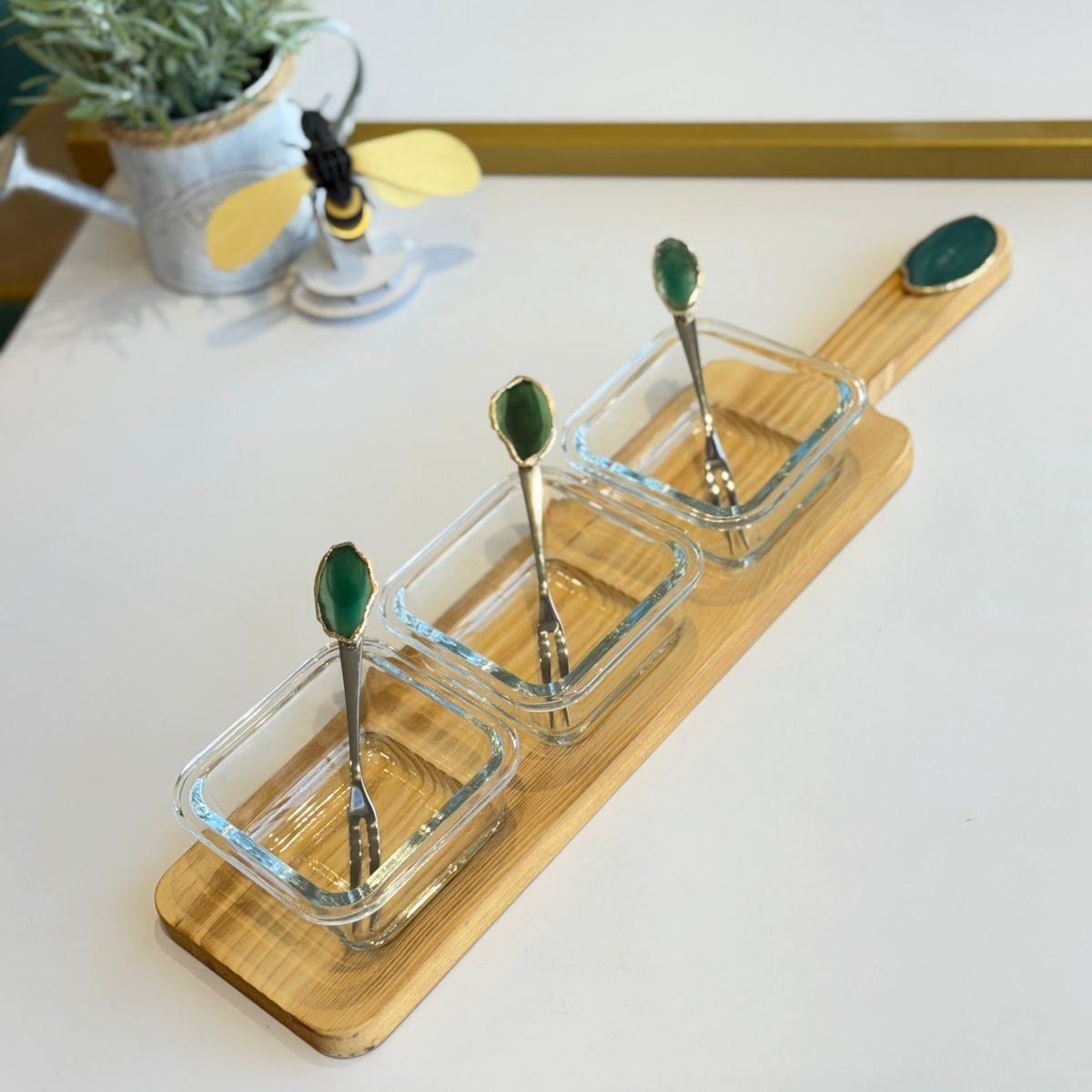 PETISQUEIRA DE MADEIRA COM ÁGATA VERDE