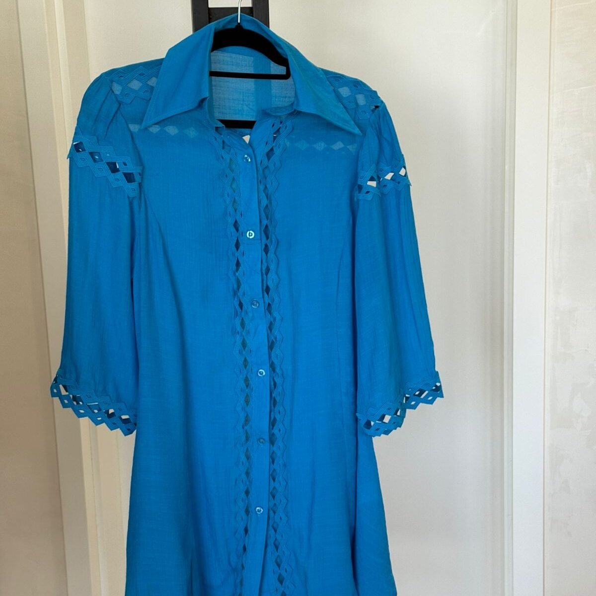 SAÍDA DE PRAIA CHEMISE COM RENDA AZUL