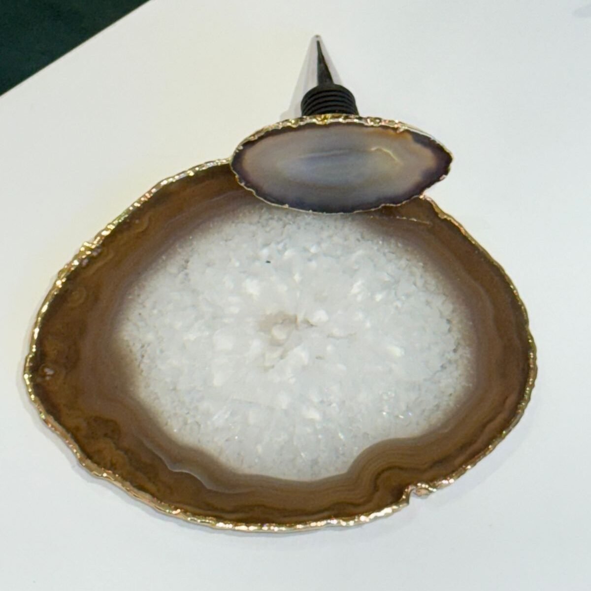 KIT GARRAFA DE VINHO PLATTER COM STOPPER EM PEDRA ÁGATA CARAMELO