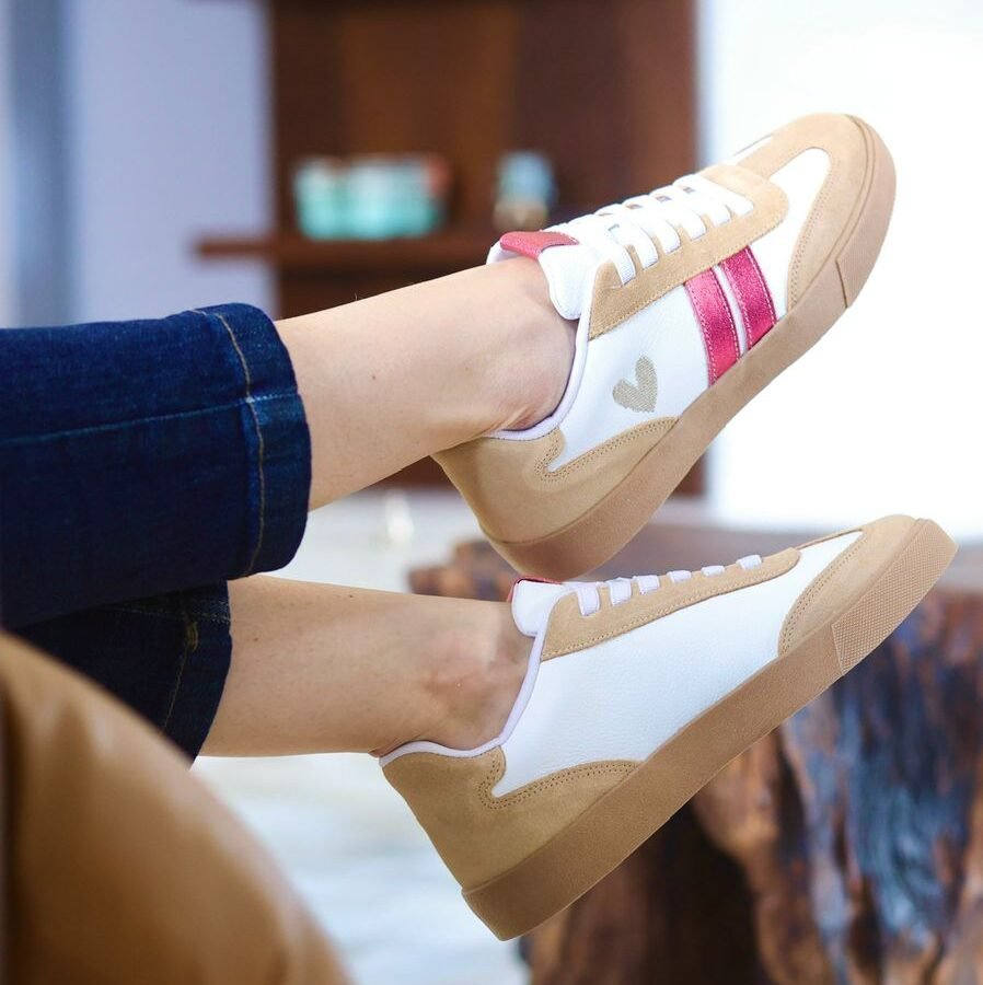 TÊNIS FEMININO COURO CARAMELO COM ROSÉ