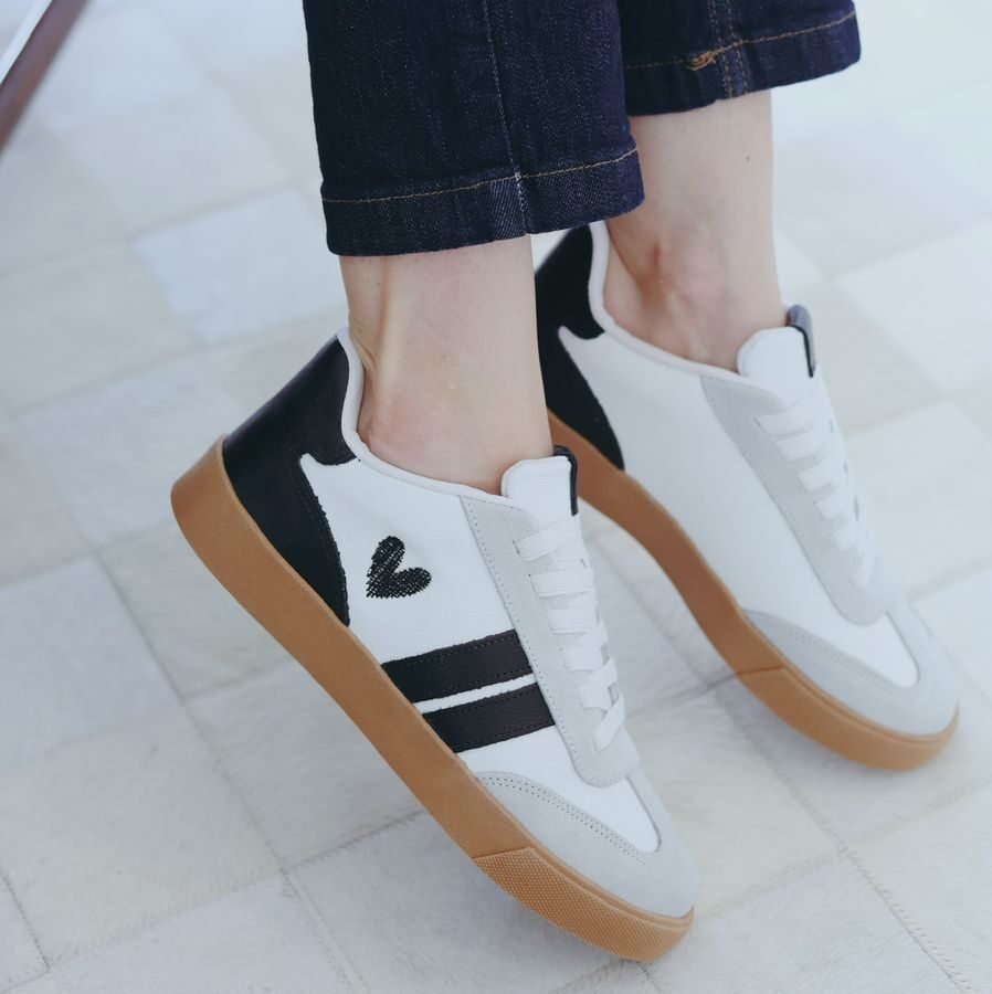 TÊNIS FEMININO COURO PRETO E BRANCO