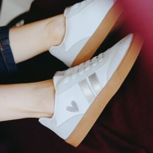 TÊNIS FEMININO COURO PRATA E BRANCO